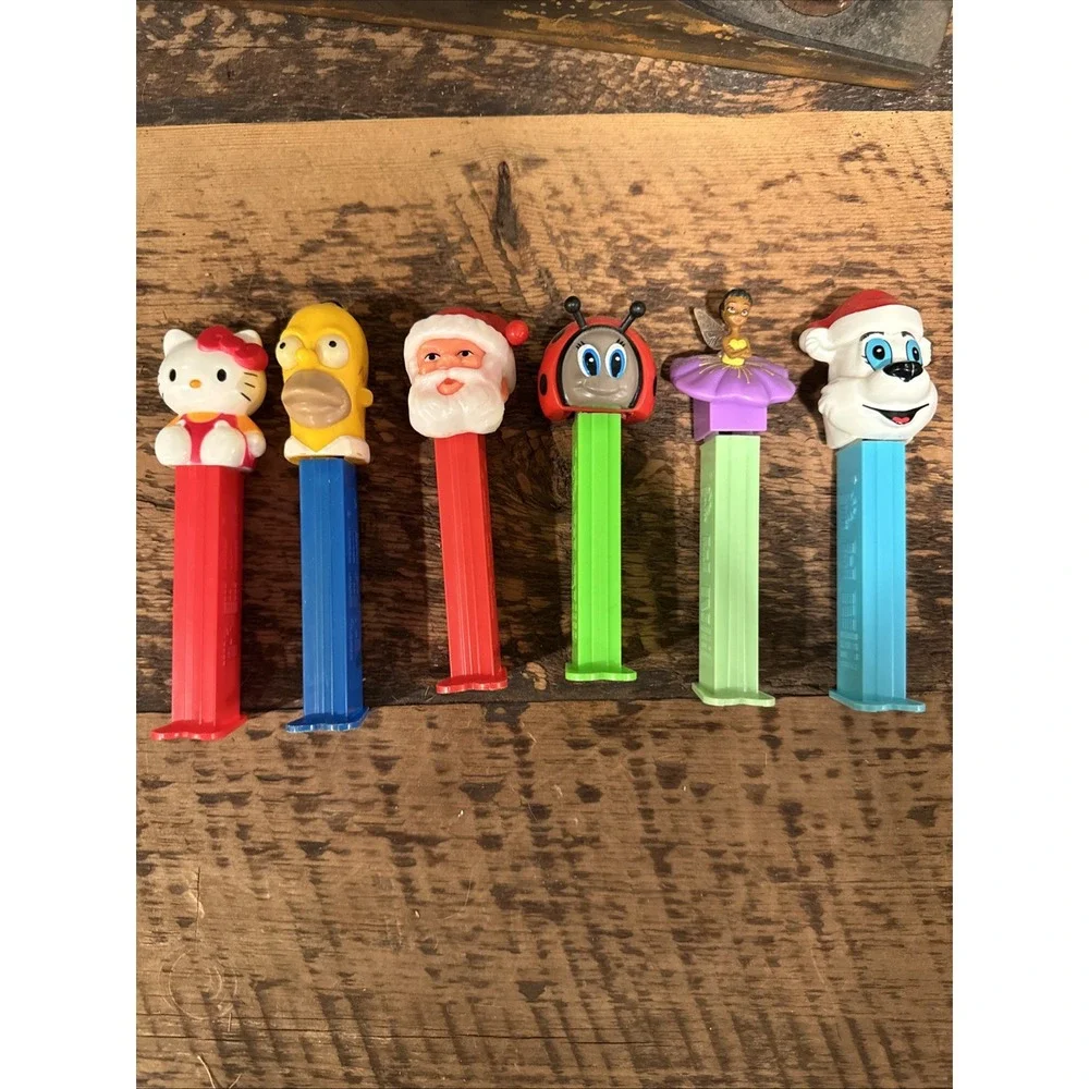 6 VINTAGE PEZ DISPENSERS Hello kitty, Homer Simpson, Santa, Etc
